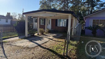 1113 Cornwall St in Savannah, GA - Building Photo