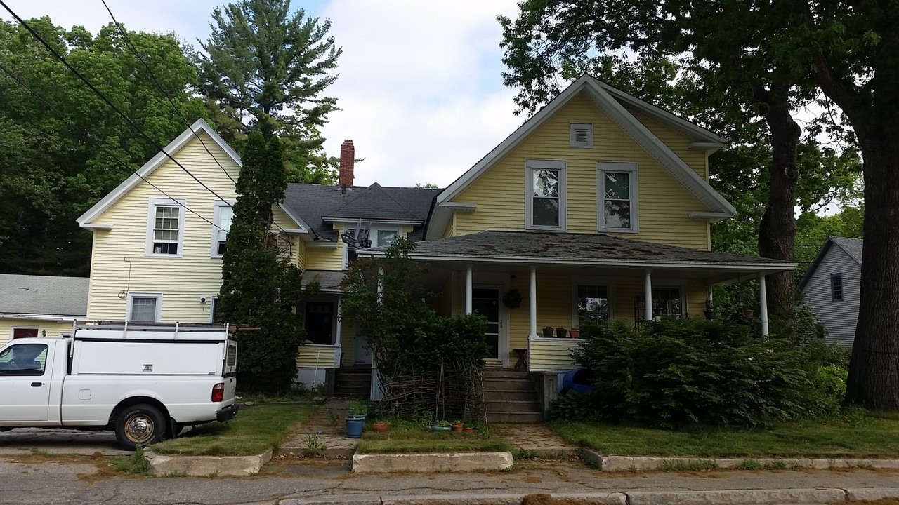 22 Waukewan St in Meredith, NH - Building Photo