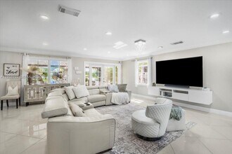 1820 Vista Way in Margate, FL - Foto de edificio - Building Photo