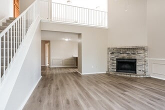 1009 Neptune Ct in Cedar Hill, TX - Foto de edificio - Building Photo