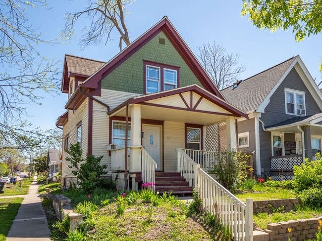 property at 802 Camburn Ct SE