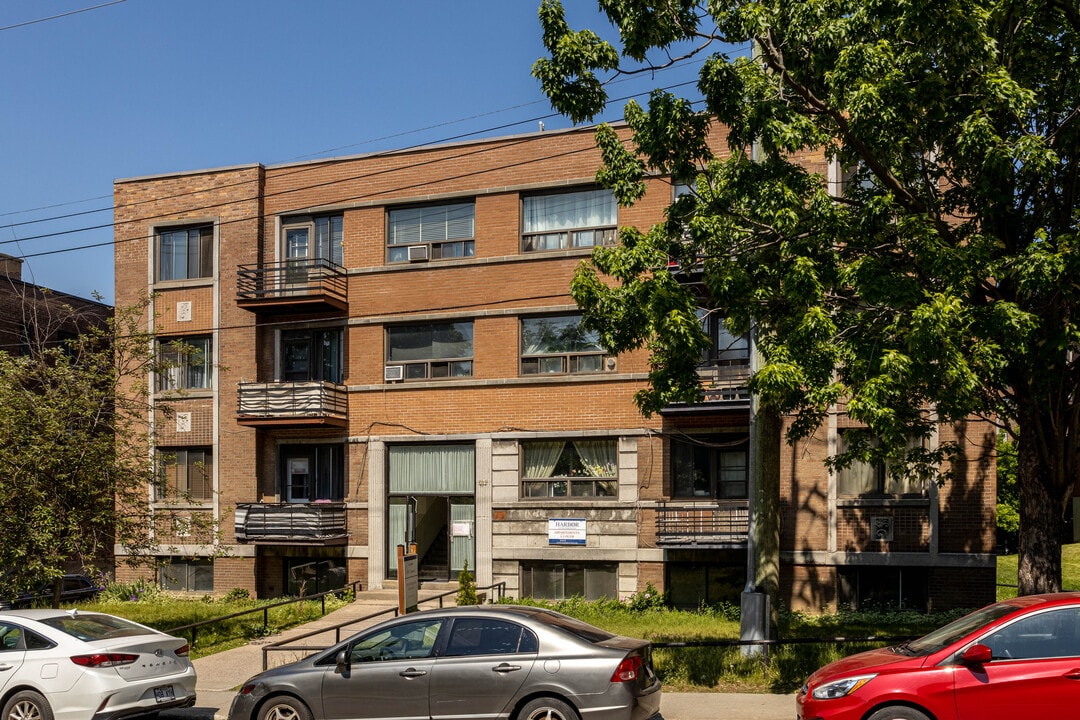 3815 Dupuis in Montréal, QC - Building Photo