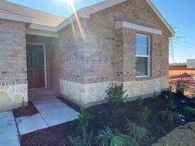 4533 Greenham Ln. in Crowley, TX - Building Photo