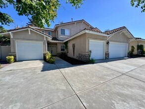 32049 Corte Canel in Temecula, CA - Building Photo - Building Photo