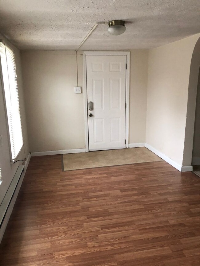 327 Green St-Unit -Apt 3 in Morgantown, WV - Foto de edificio - Building Photo