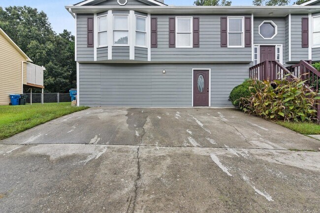 1385 La Maison Dr in Lawrenceville, GA - Building Photo - Building Photo