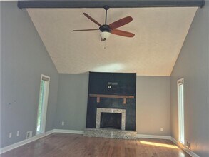735 Chickadee Ct SW in Atlanta, GA - Building Photo - Building Photo