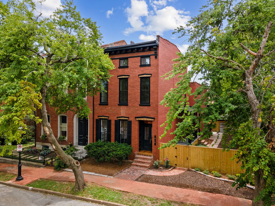 916 Hickory St, Unit Primary Residence in St. Louis, MO - Building Photo