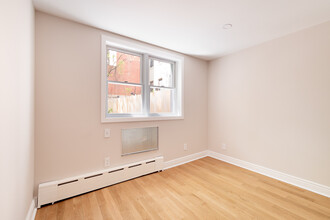 304 Clinton St in Brooklyn, NY - Building Photo - Interior Photo