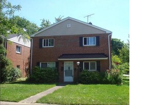 285 E 200th St, Unit 2 in Cleveland, OH - Building Photo