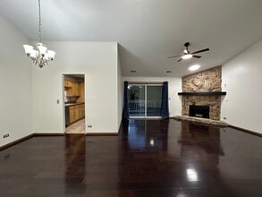 216 Charleston Ct in Schaumburg, IL - Building Photo - Building Photo