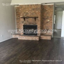 404 Lochridge Dr in Azle, TX - Foto de edificio - Building Photo