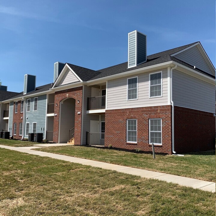 Spring House Village in Richmond, KY - Building Photo