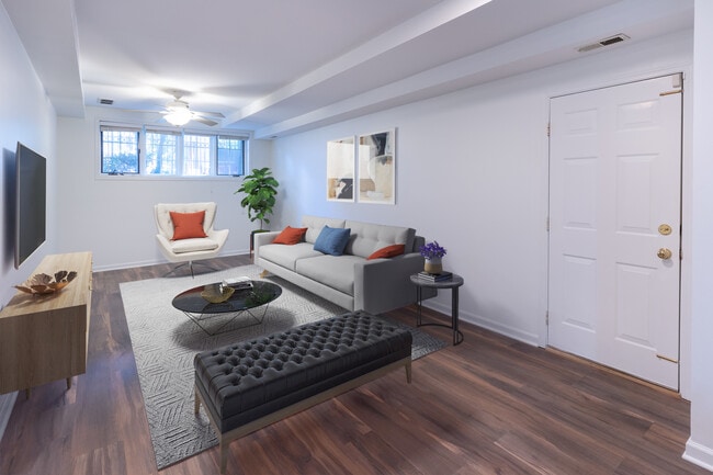1064 N Marshfield Ave in Chicago, IL - Building Photo - Building Photo