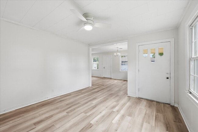 519 S 13th St in Nederland, TX - Building Photo - Building Photo