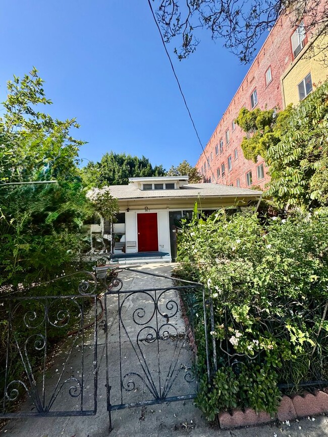 property at 1964 N Gower St