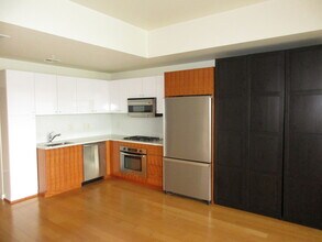 3570 S River Pkwy in Portland, OR - Building Photo - Building Photo