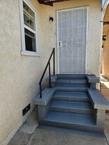 657 W Oliver St in San Pedro, CA - Building Photo