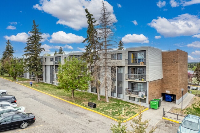 Bonaventure Apartments in Calgary, AB - Building Photo - Building Photo