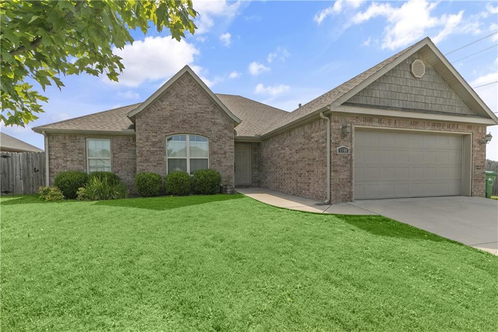 1100 Ellen Ray Ln in Centerton, AR - Building Photo