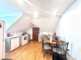 22 Greenough St, Unit 3 in Brookline, MA - Building Photo