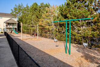 Castlegate Apartments in Portland, OR - Foto de edificio - Building Photo