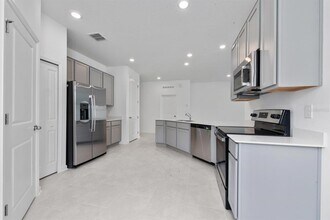 1480 Peach Crk Dr in Osteen, FL - Building Photo - Building Photo