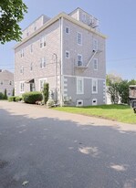 9 West St, Unit 1S in Bristol, RI - Building Photo