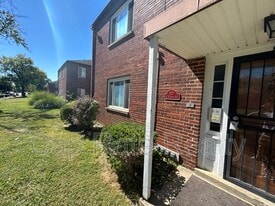 107 N Hampton Rd in Columbus, OH - Building Photo