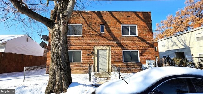 property at 3207 11th Pl SE