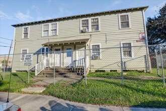 Cesar Chavez Rooming House in Houston, TX - Building Photo - Building Photo