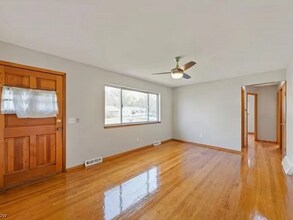 558 Walnut St in Elyria, OH - Building Photo - Building Photo