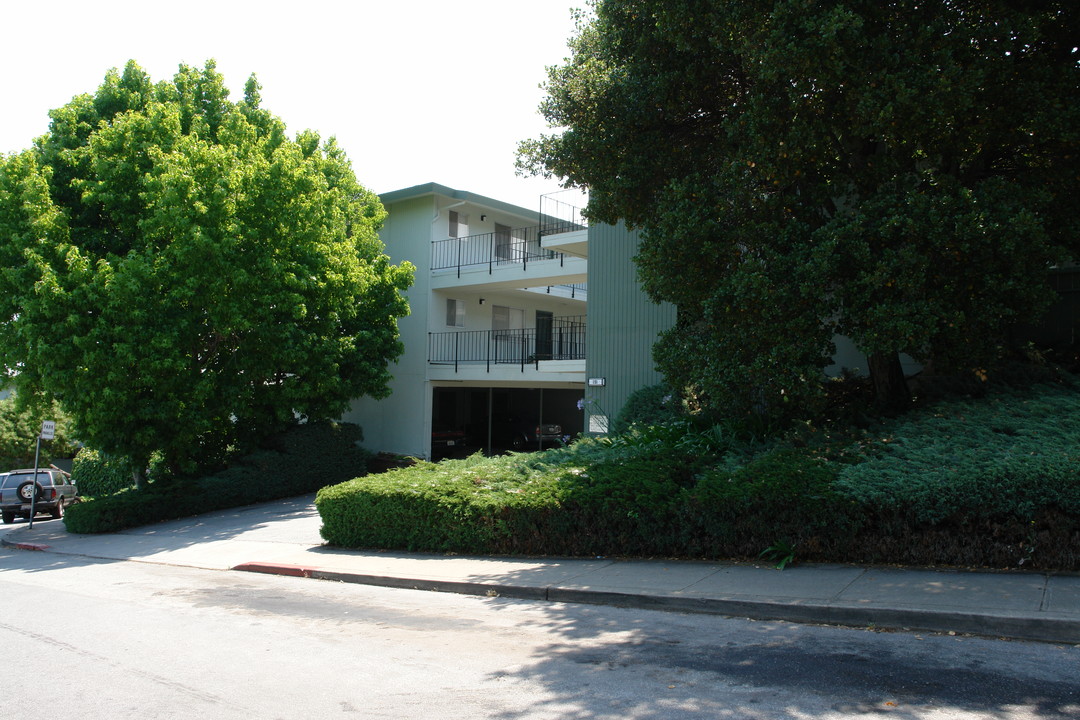 151 Irene Ct in Belmont, CA - Foto de edificio