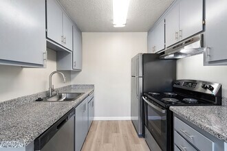 Northview in Turlock, CA - Foto de edificio - Building Photo