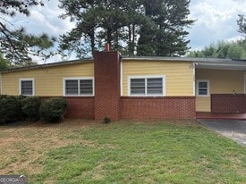 2828 Waters Dr SW in Atlanta, GA - Building Photo