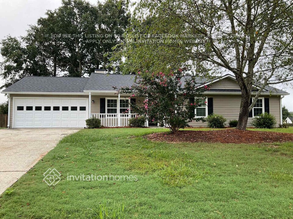 4145 Fox Chase Dr in Loganville, GA - Foto de edificio