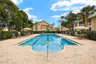 14521 Daffodil Dr, Unit 1506 in Ft. Myers, FL - Foto de edificio - Building Photo