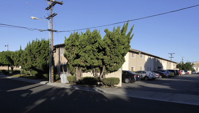 Meadowlark Apartments in San Clemente, CA - Foto de edificio - Building Photo