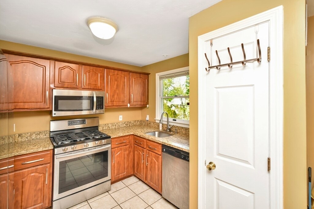 20 Westford St, Unit D in Quincy, MA - Building Photo