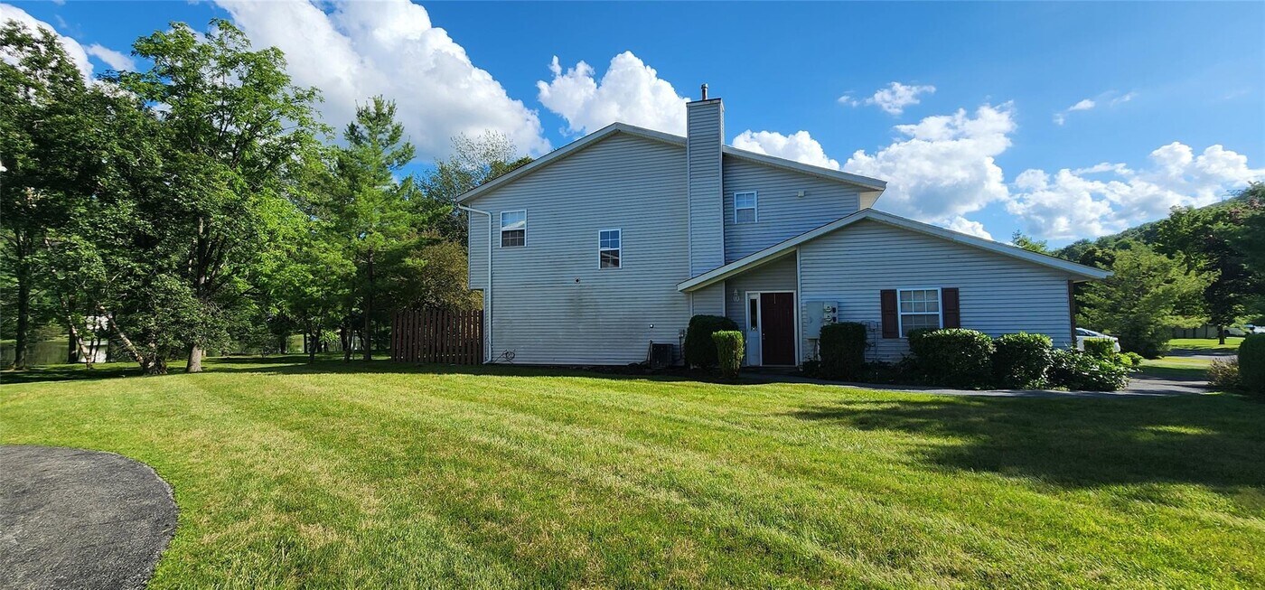 196 Eagleton Dr in Monroe, NY - Building Photo