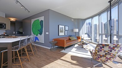 817 W Washington Blvd in Chicago, IL - Building Photo - Building Photo