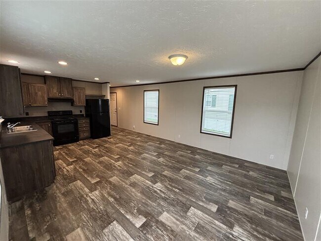 13 Lou Henry Ln in West Branch, IA - Foto de edificio - Building Photo