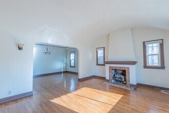 2226 Redondo Blvd in Los Angeles, CA - Building Photo - Building Photo