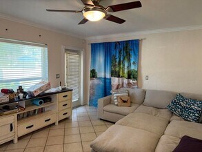 1014 W Drew St in Lantana, FL - Building Photo - Building Photo