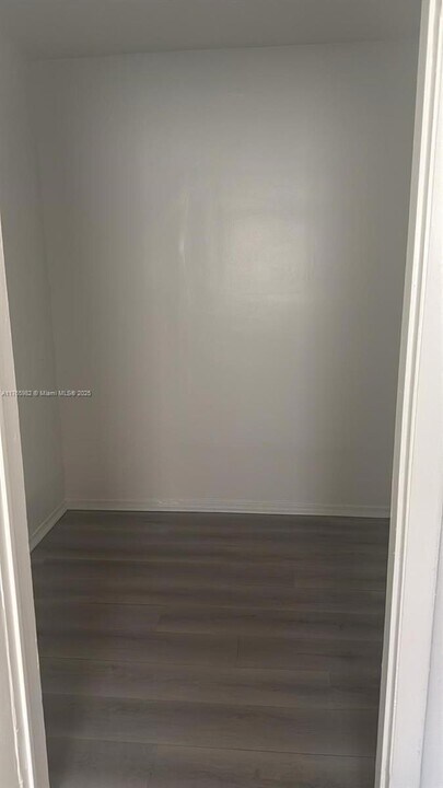 2130 NW 28th St in Miami, FL - Building Photo