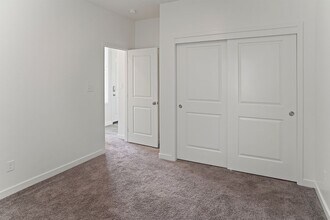1404 Berkshire Rd in Bakersfield, CA - Building Photo - Building Photo