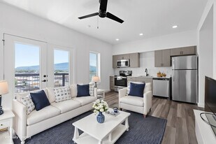 East Line Apartments - Live on Main Street in Chattanooga, TN - Building Photo