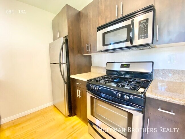 2555 S Sepulveda Blvd in Los Angeles, CA - Building Photo - Building Photo