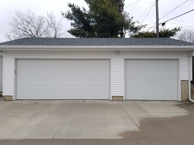 1233 13th St in Marion, IA - Foto de edificio - Building Photo
