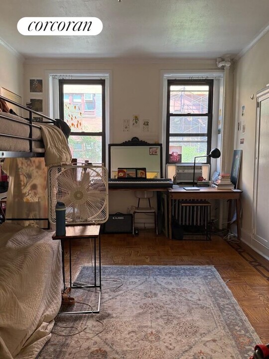 532 W 50th St in New York, NY - Building Photo